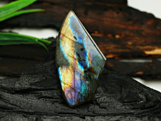 Labradorite & The Northern Lights: A Cosmic Connection