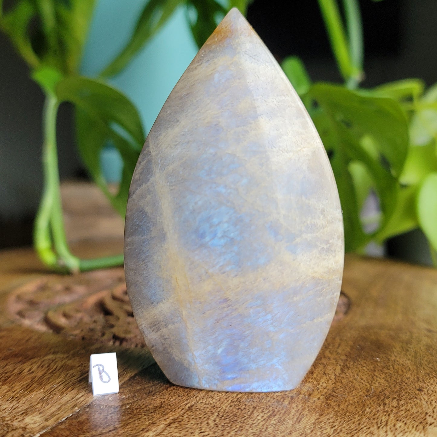 Moonstone Free Form: Illuminating Serenity and Feminine Energy