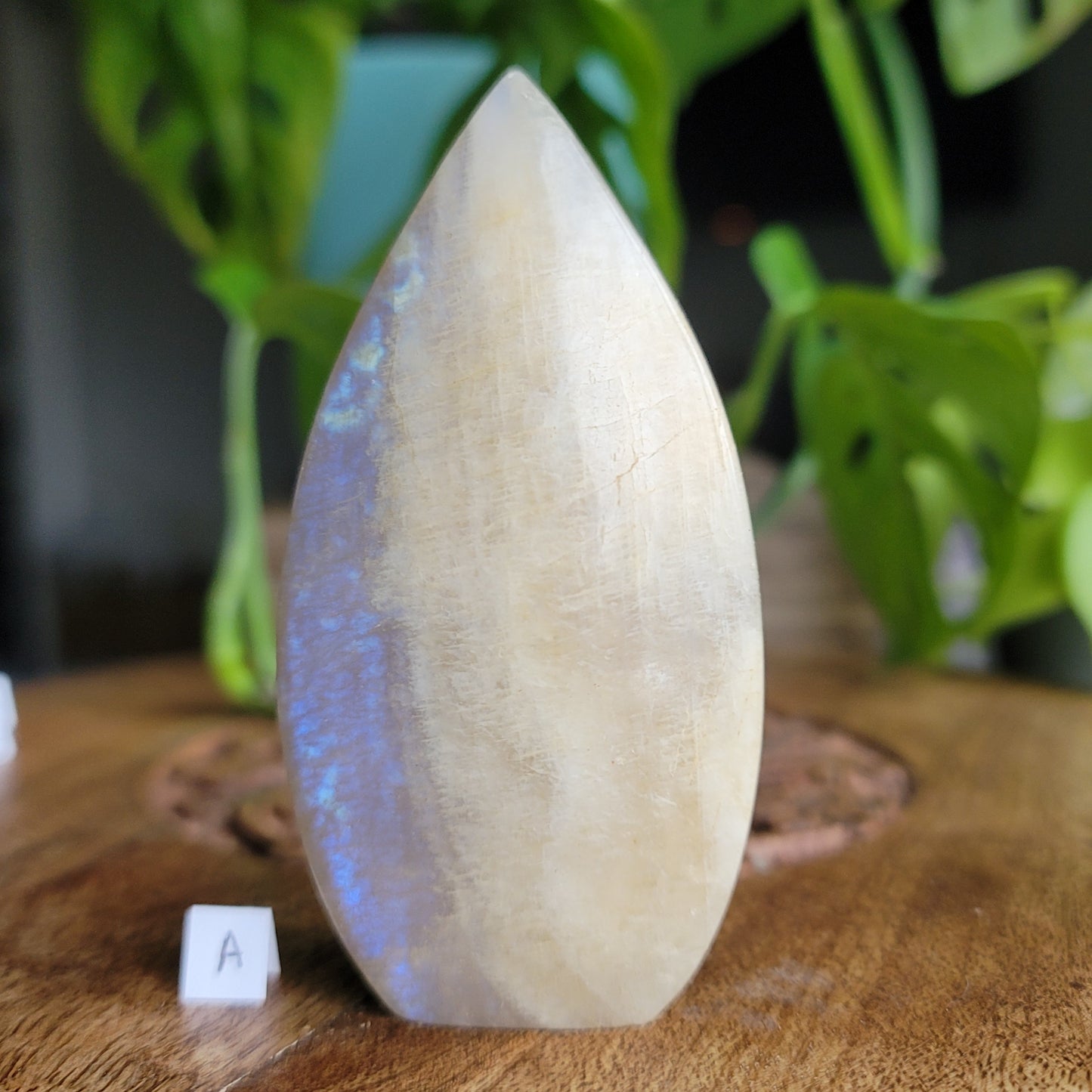 Moonstone Free Form: Illuminating Serenity and Feminine Energy