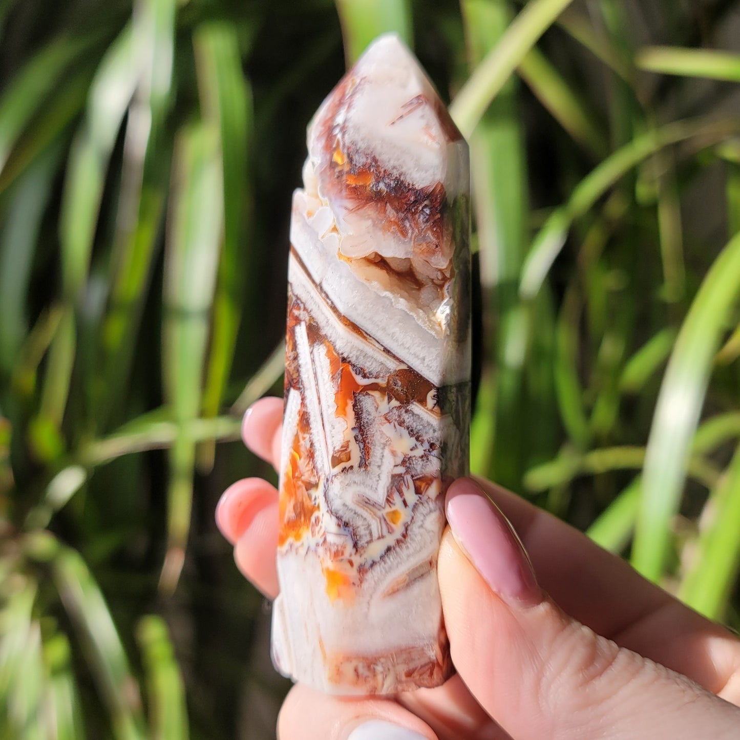 Amber Agate Point: Warmth and Balance in Radiant Hues