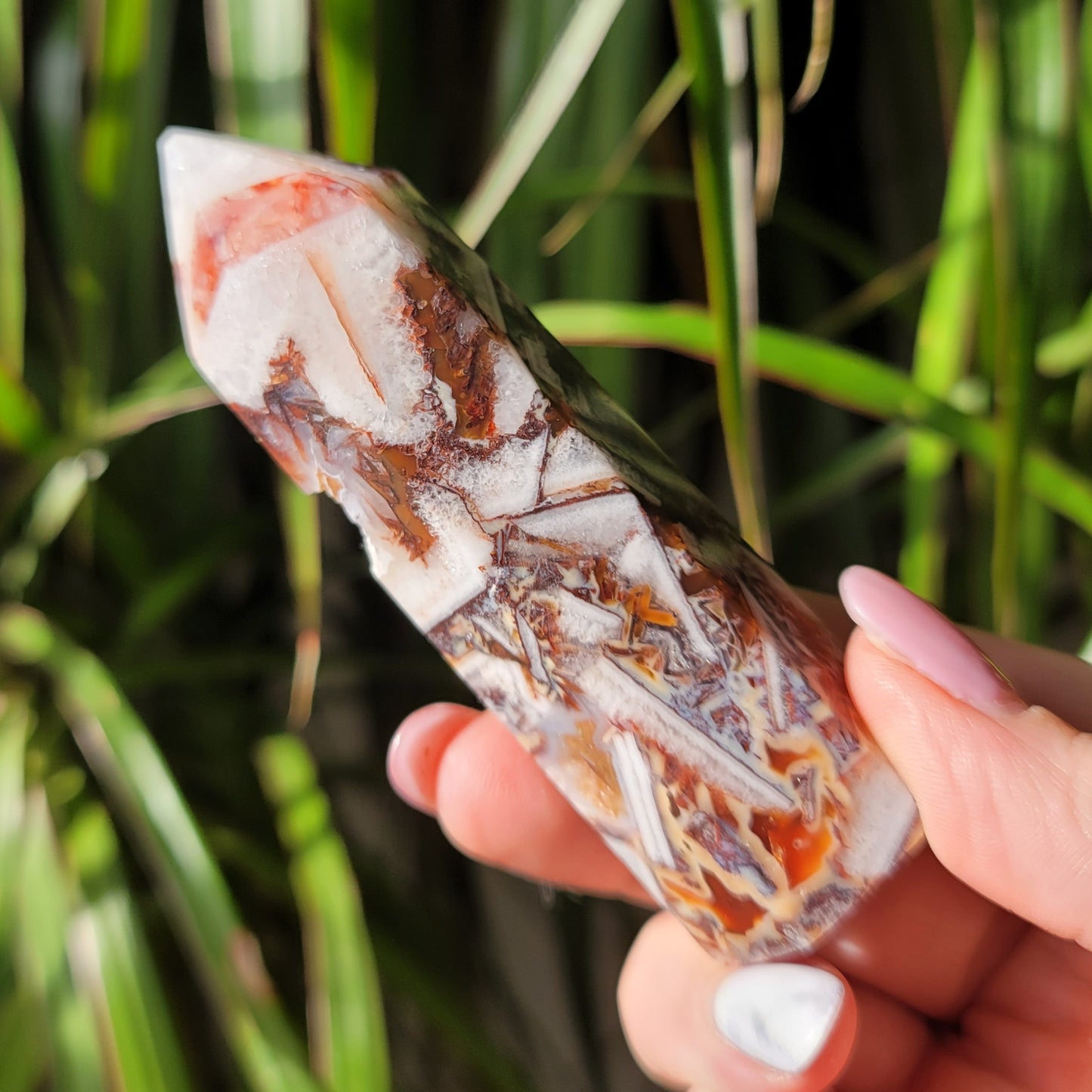 Amber Agate Point: Warmth and Balance in Radiant Hues