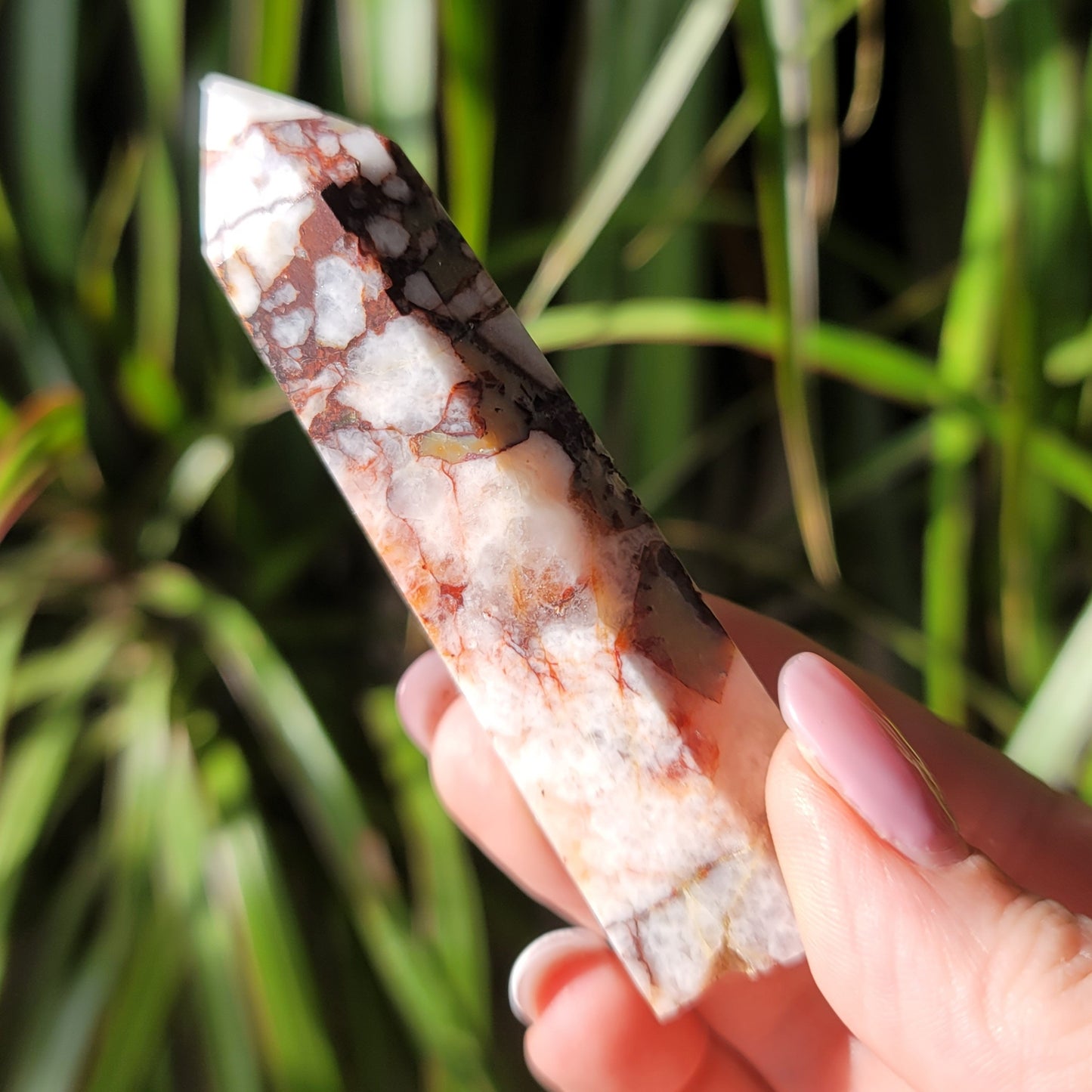 Amber Agate Point: Warmth and Balance in Radiant Hues