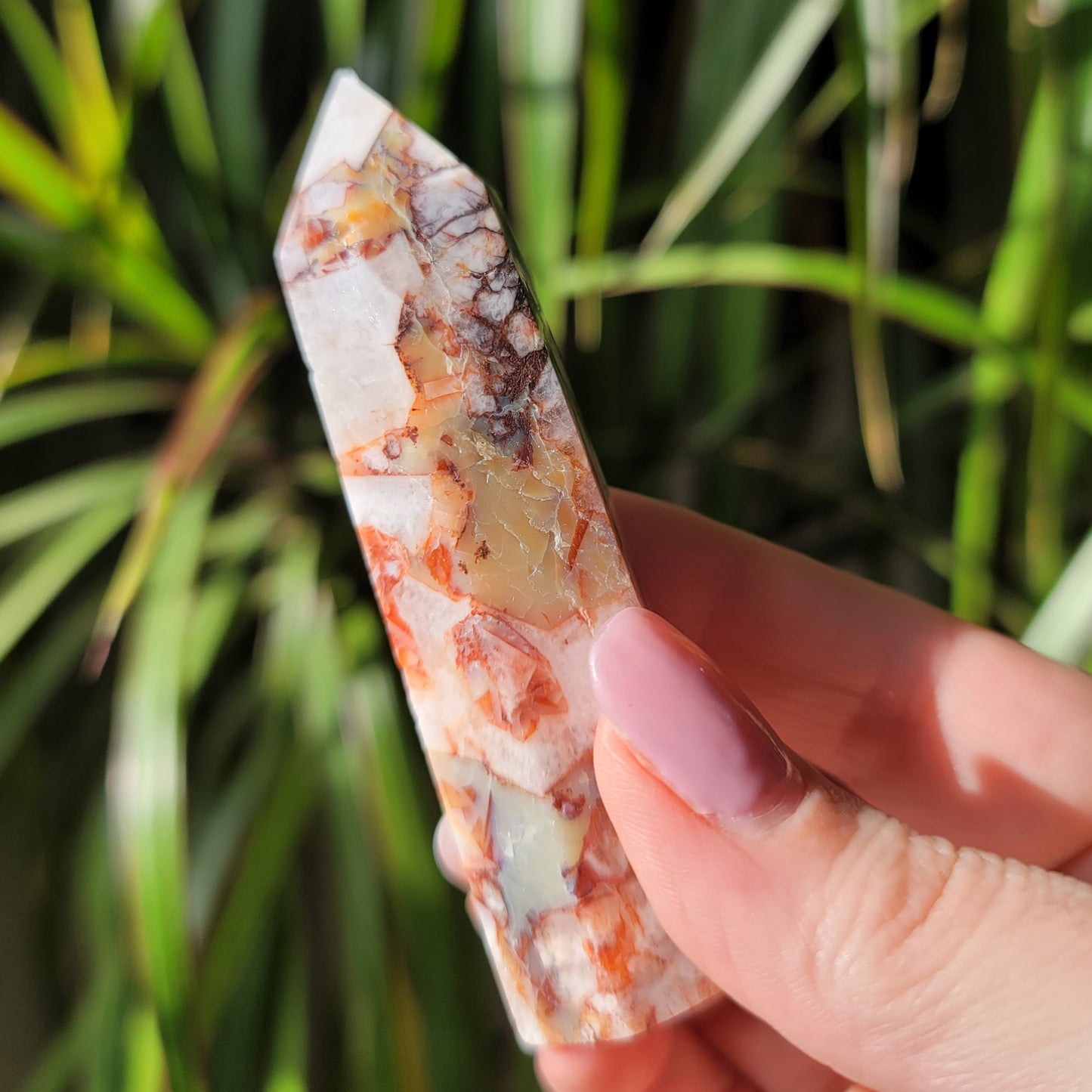 Amber Agate Point: Warmth and Balance in Radiant Hues
