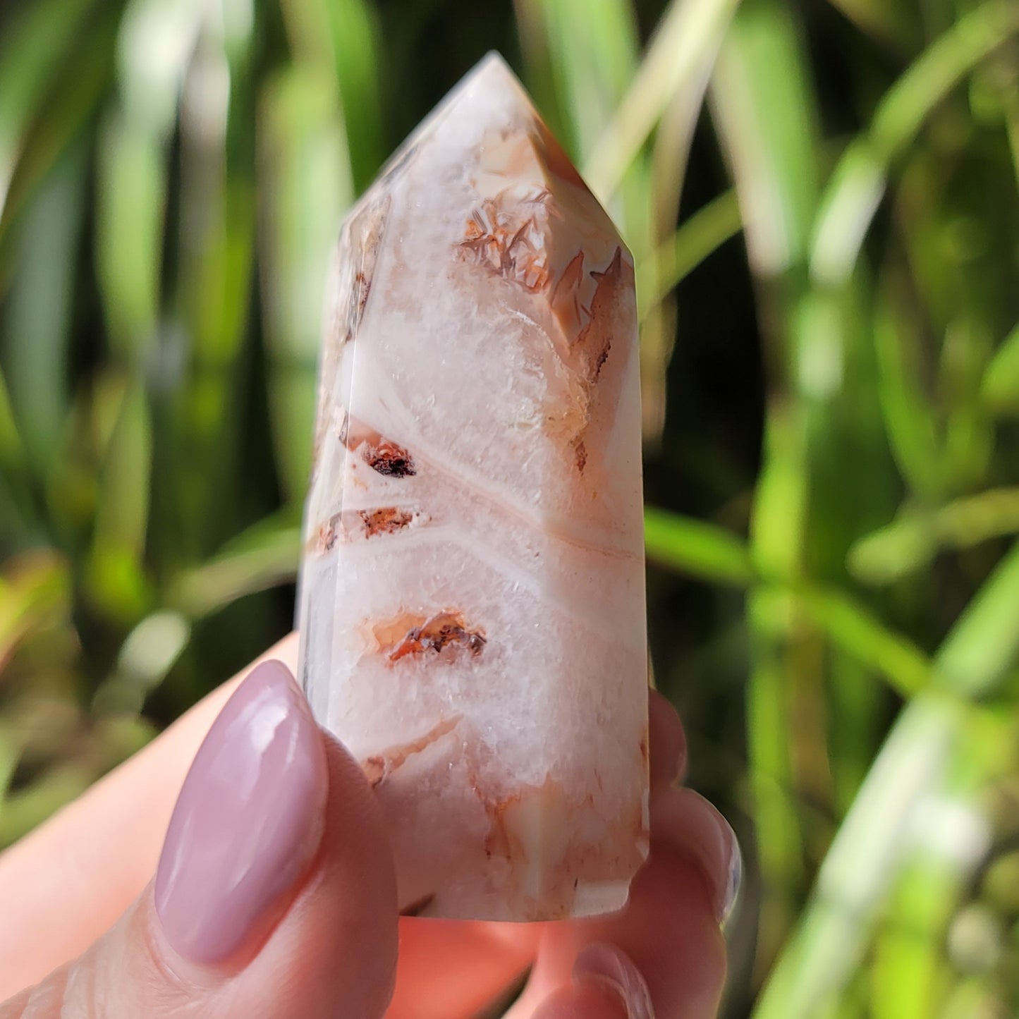 Amber Agate Point: Warmth and Balance in Radiant Hues