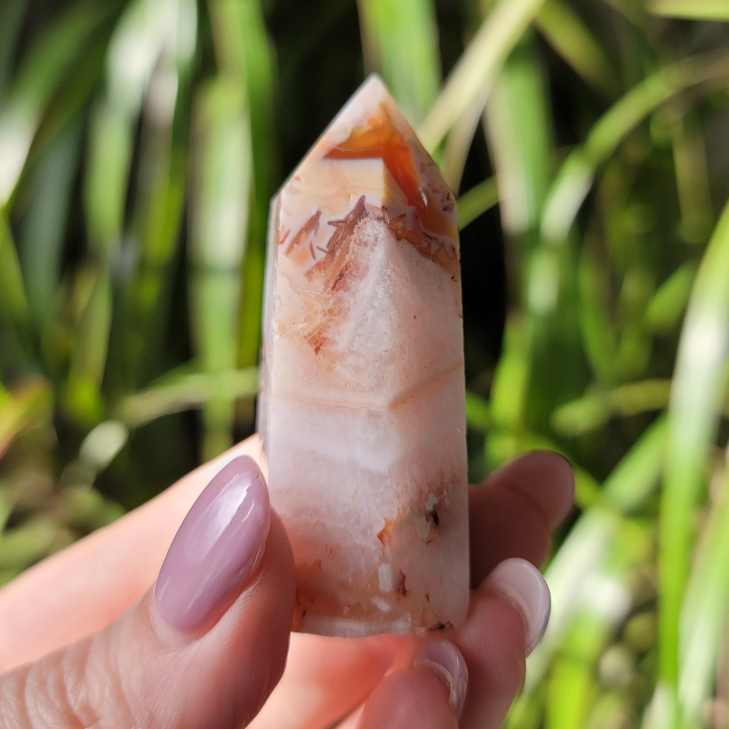Amber Agate Point: Warmth and Balance in Radiant Hues