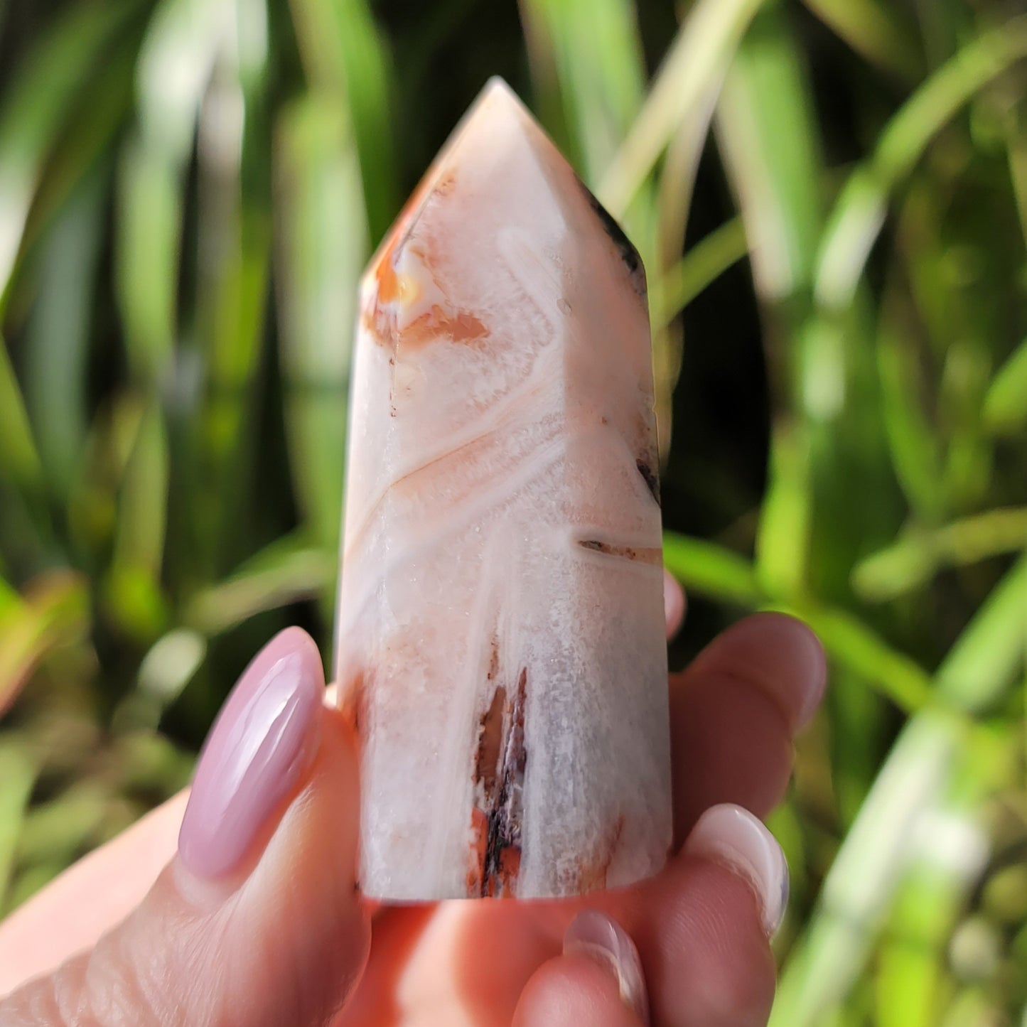 Amber Agate Point: Warmth and Balance in Radiant Hues