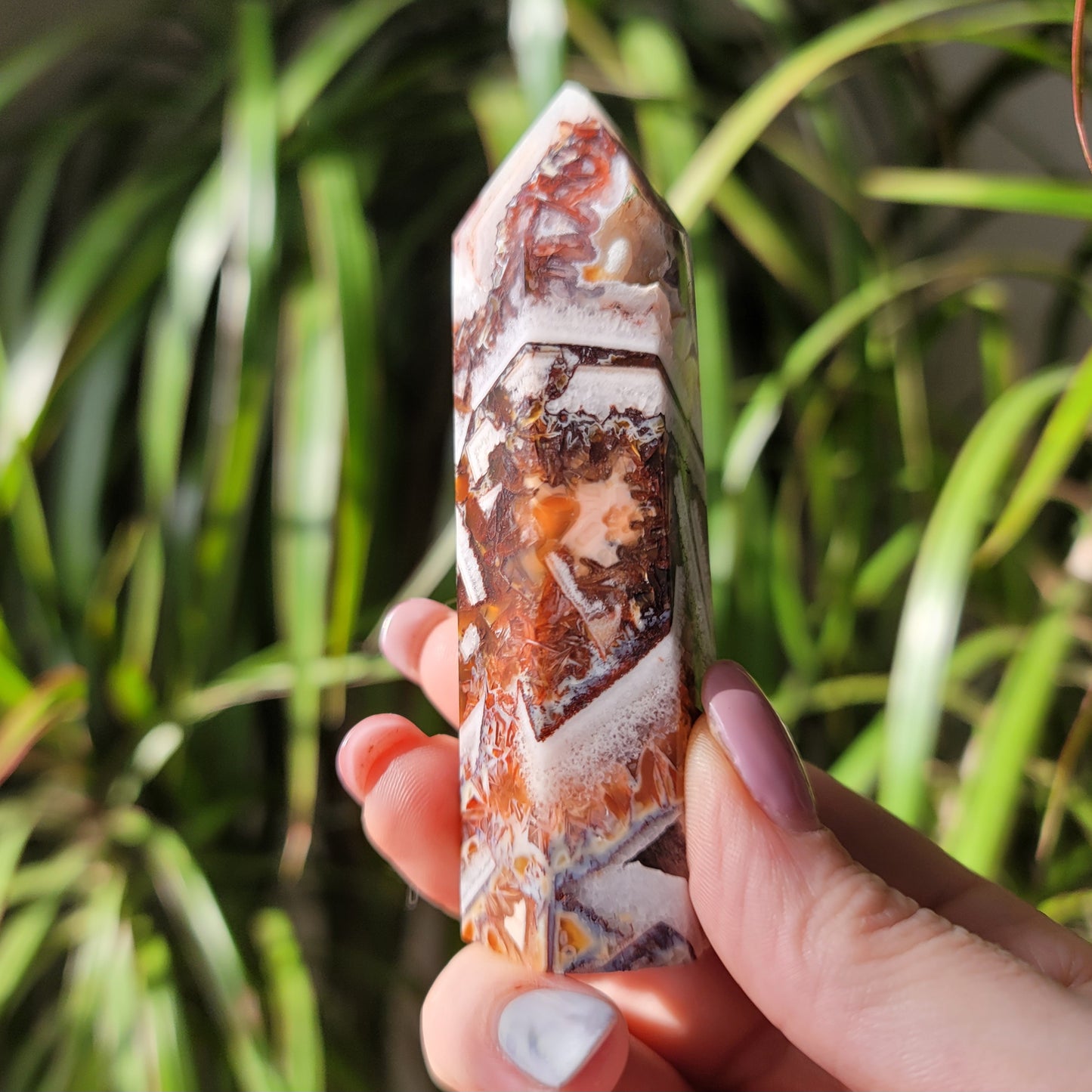 Amber Agate Point: Warmth and Balance in Radiant Hues