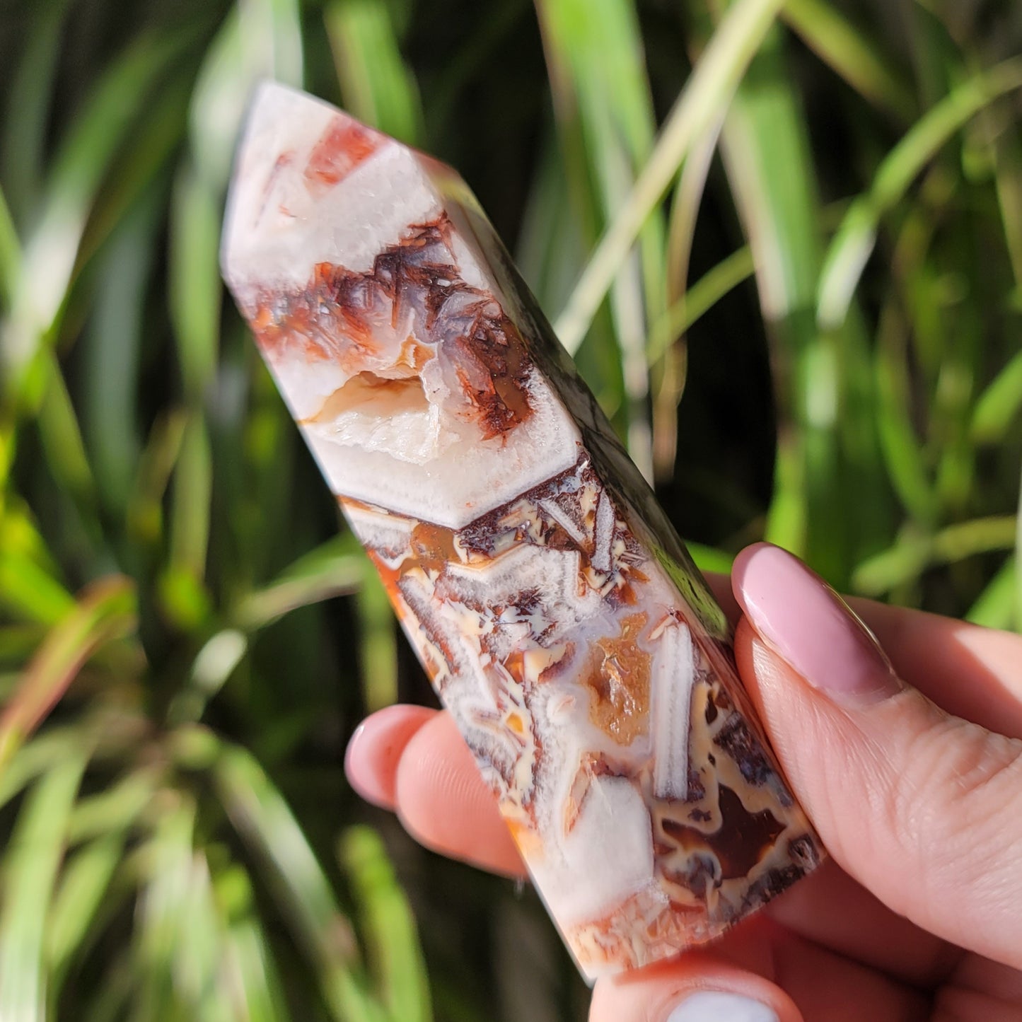 Amber Agate Point: Warmth and Balance in Radiant Hues