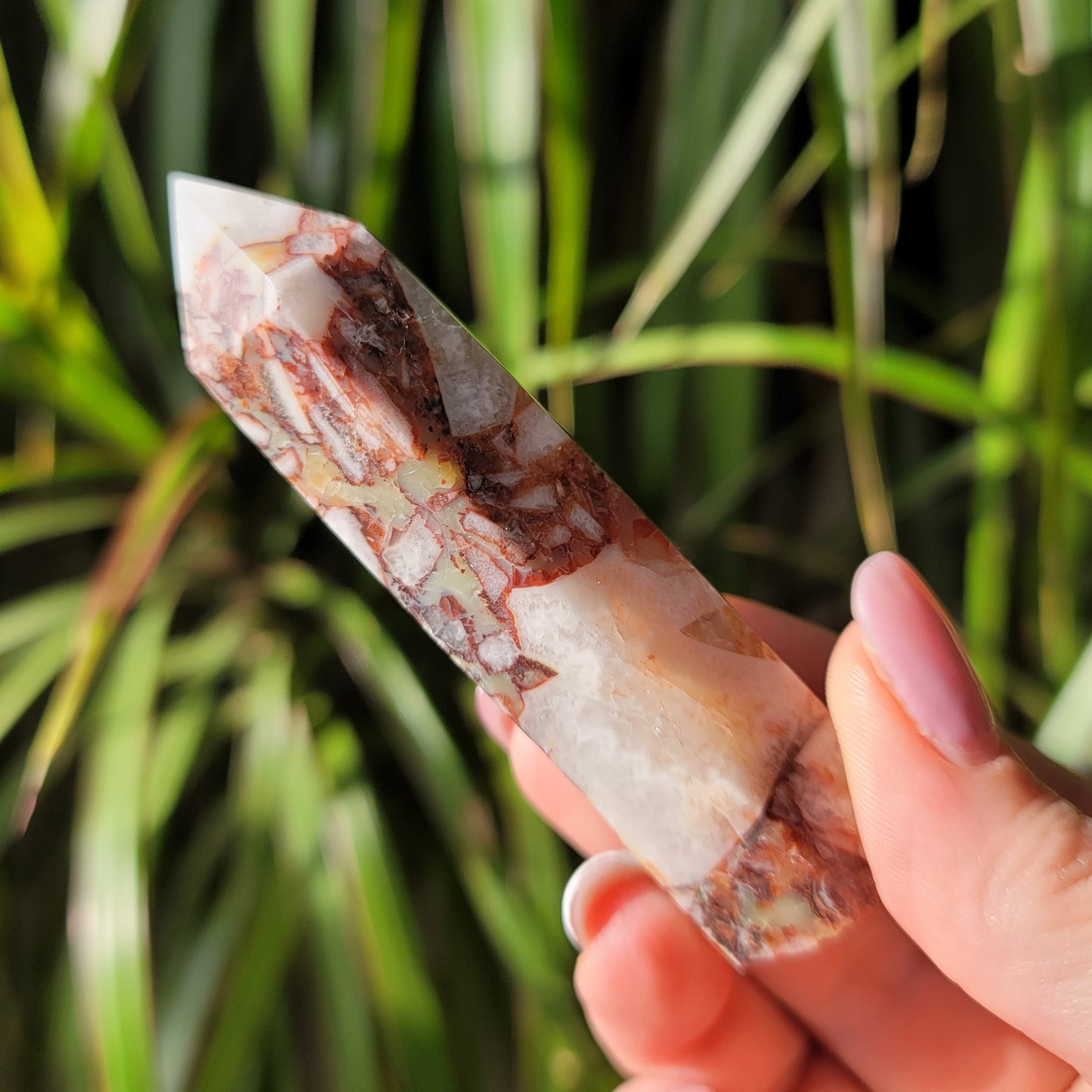 Amber Agate Point: Warmth and Balance in Radiant Hues