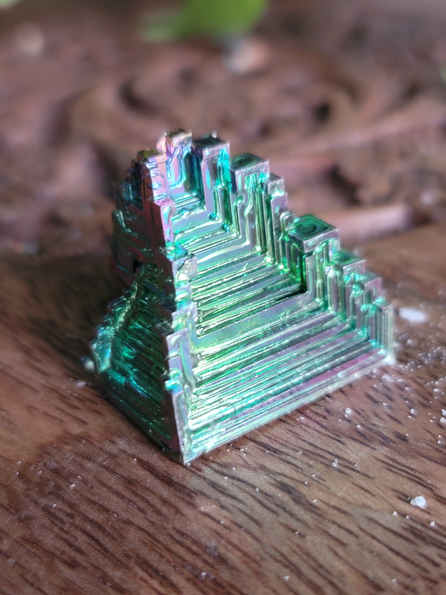 Bismuth: A Vibrant Display of Natural Beauty
