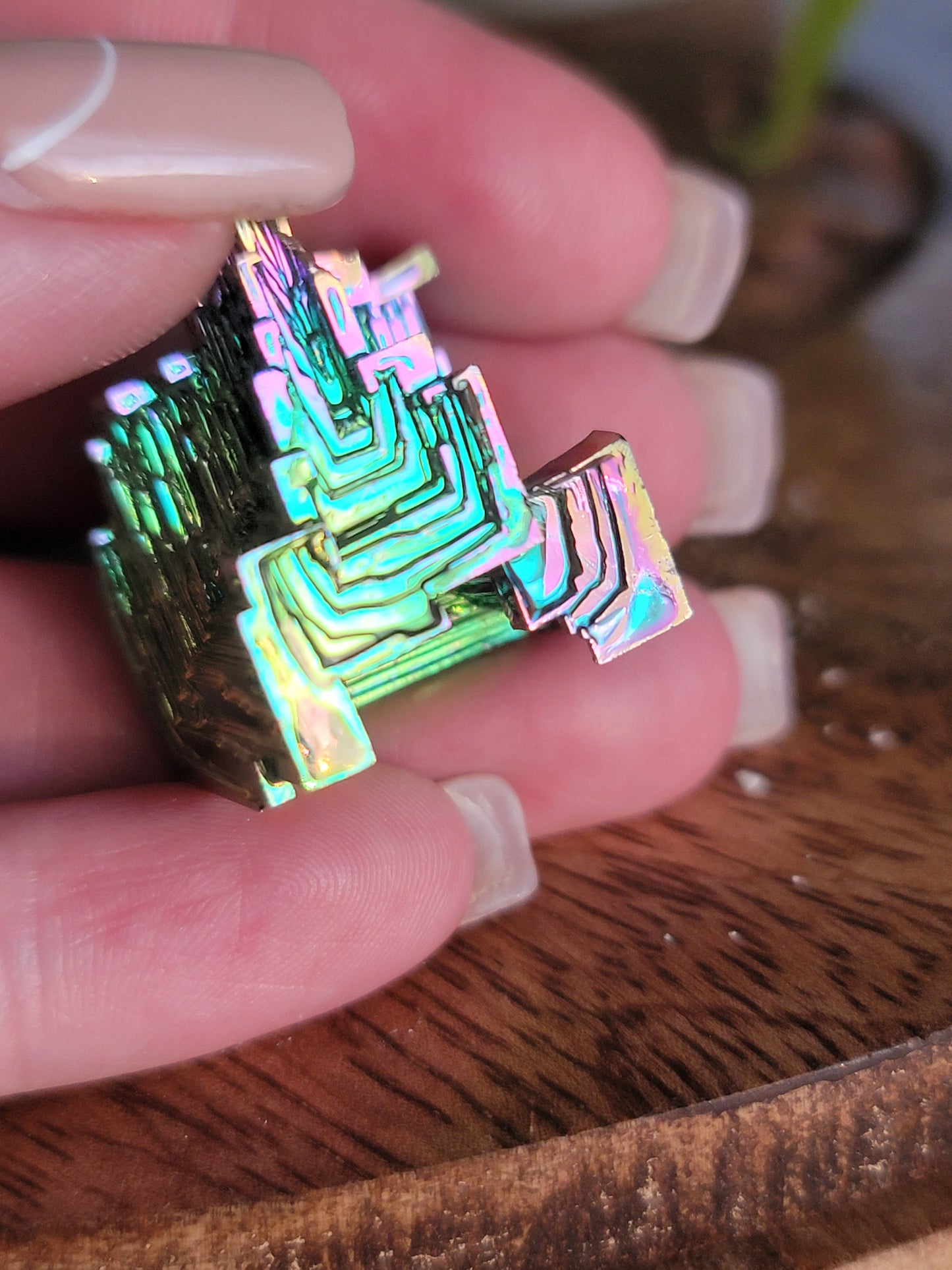 Bismuth: A Vibrant Display of Natural Beauty