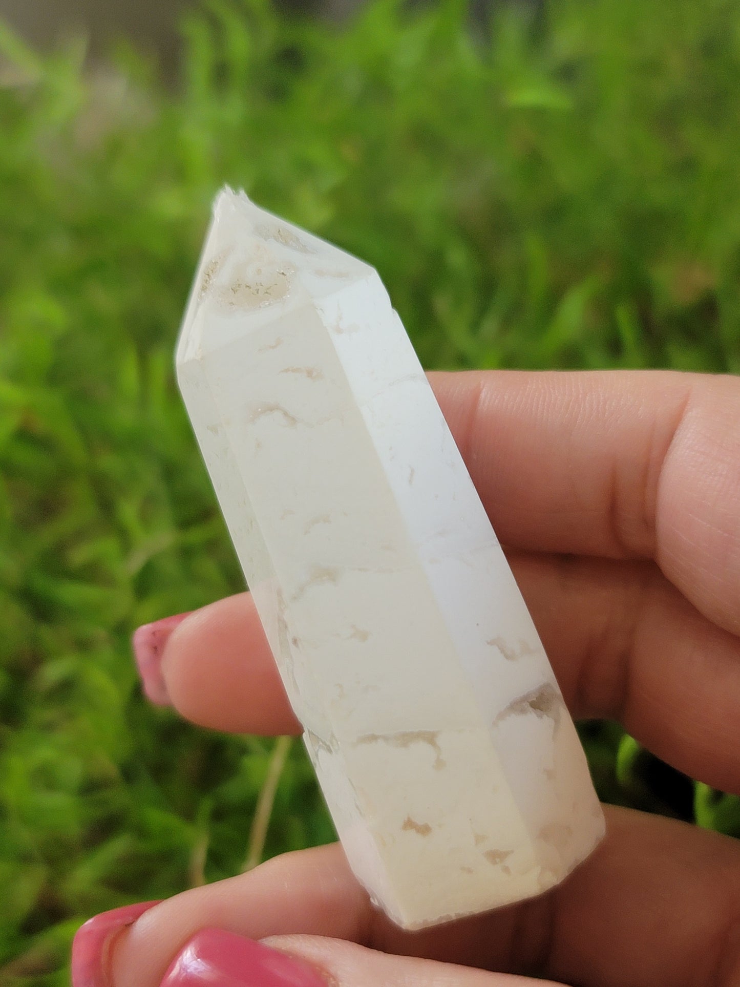 White Agate Point: A Beacon of Clarity and Tranquility