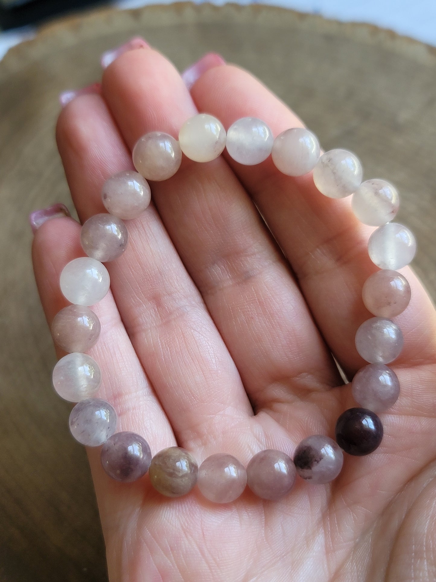 Violet Quartz 8mm Beaded Bracelet: Tranquility and Spiritual Awakening