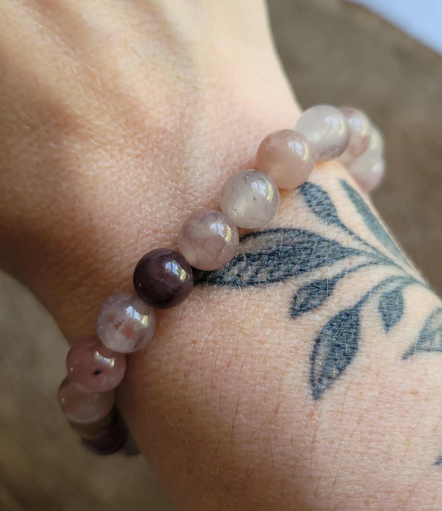 Violet Quartz 8mm Beaded Bracelet: Tranquility and Spiritual Awakening