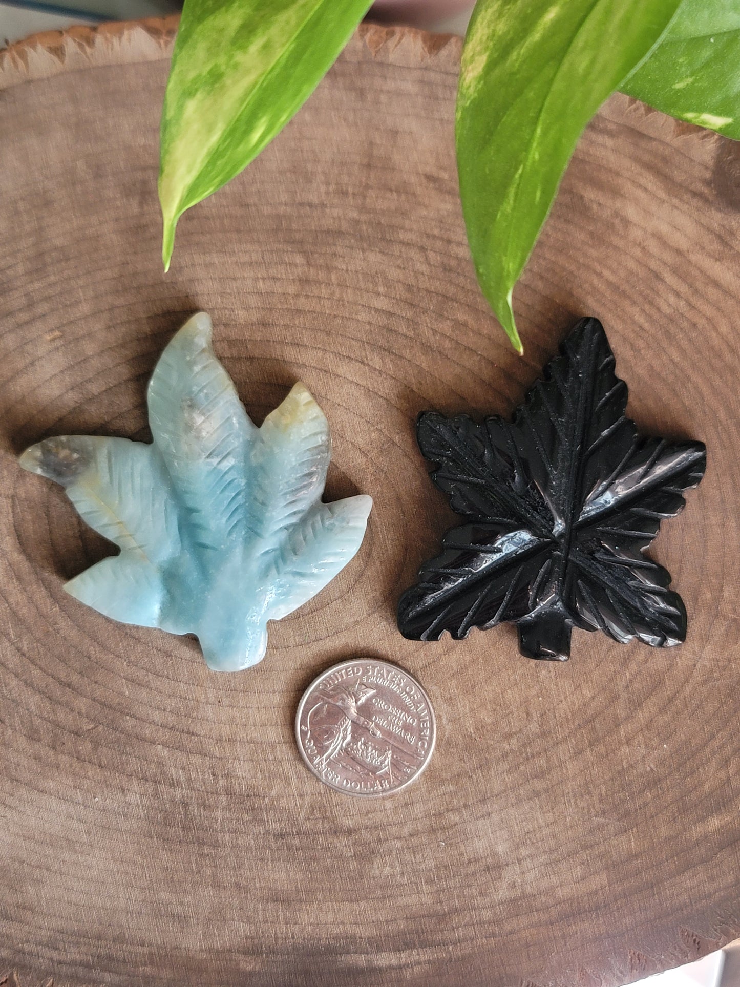 Crystal Leaf Carving: Nature's Elegance and Healing Energy