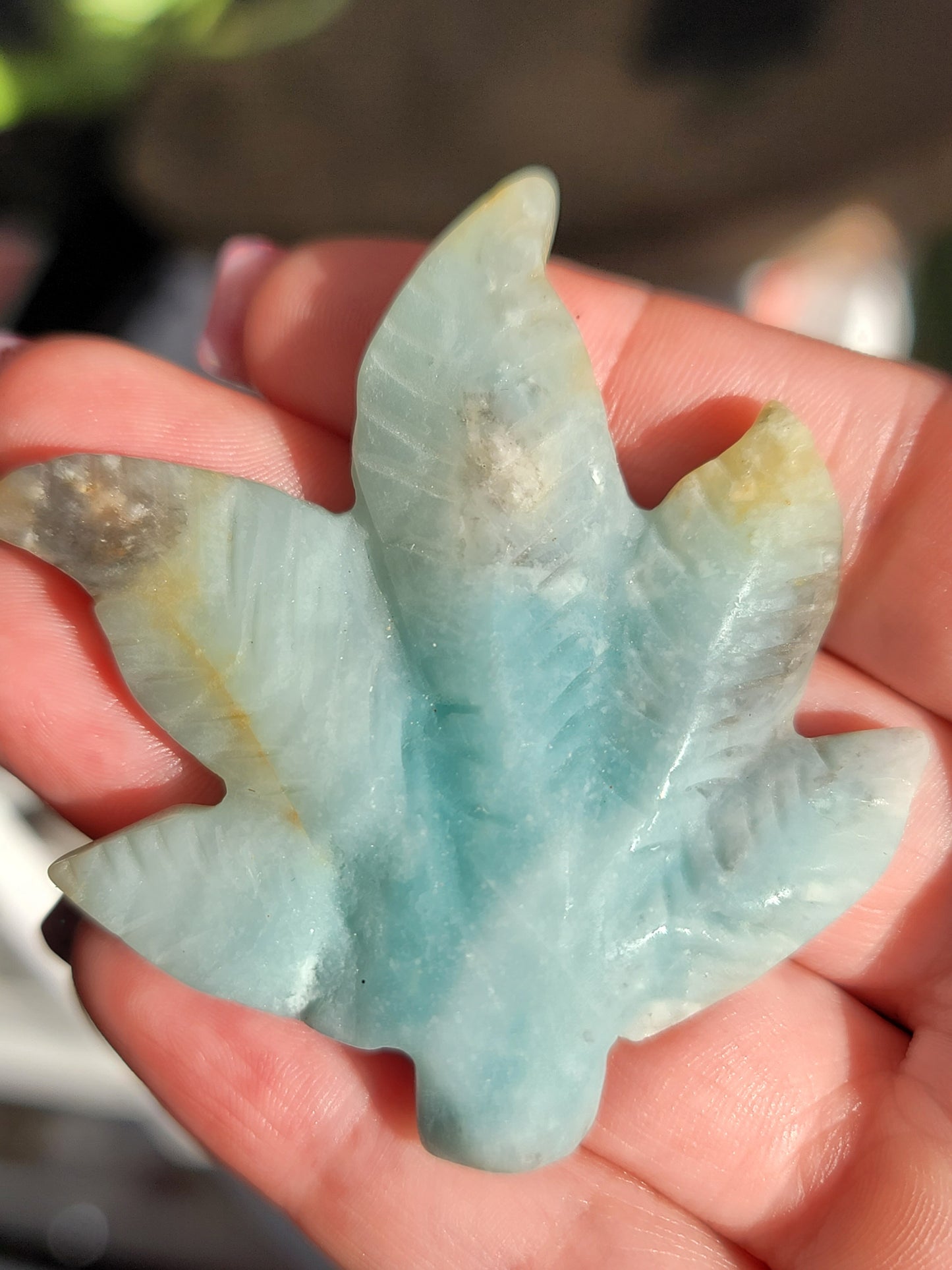 Crystal Leaf Carving: Nature's Elegance and Healing Energy