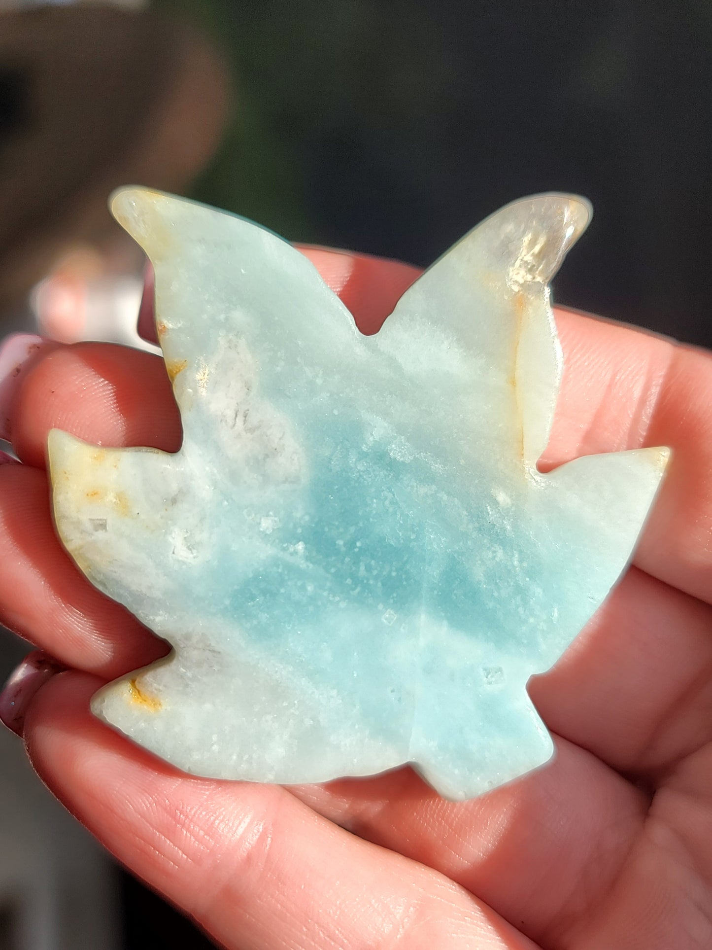 Crystal Leaf Carving: Nature's Elegance and Healing Energy