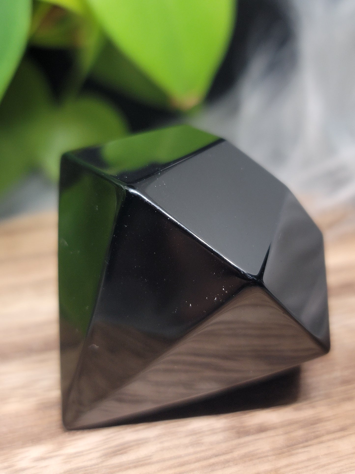 Diamond Crystal Carving – Clarity, Direction & Heart-Led Power