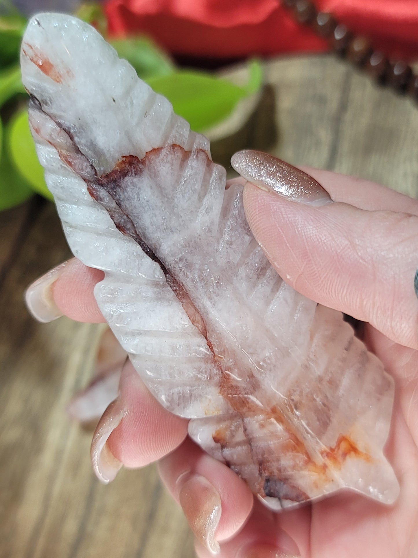 Carved Crystal Feather – Spiritual Release, Lightness & Energetic Rebirth