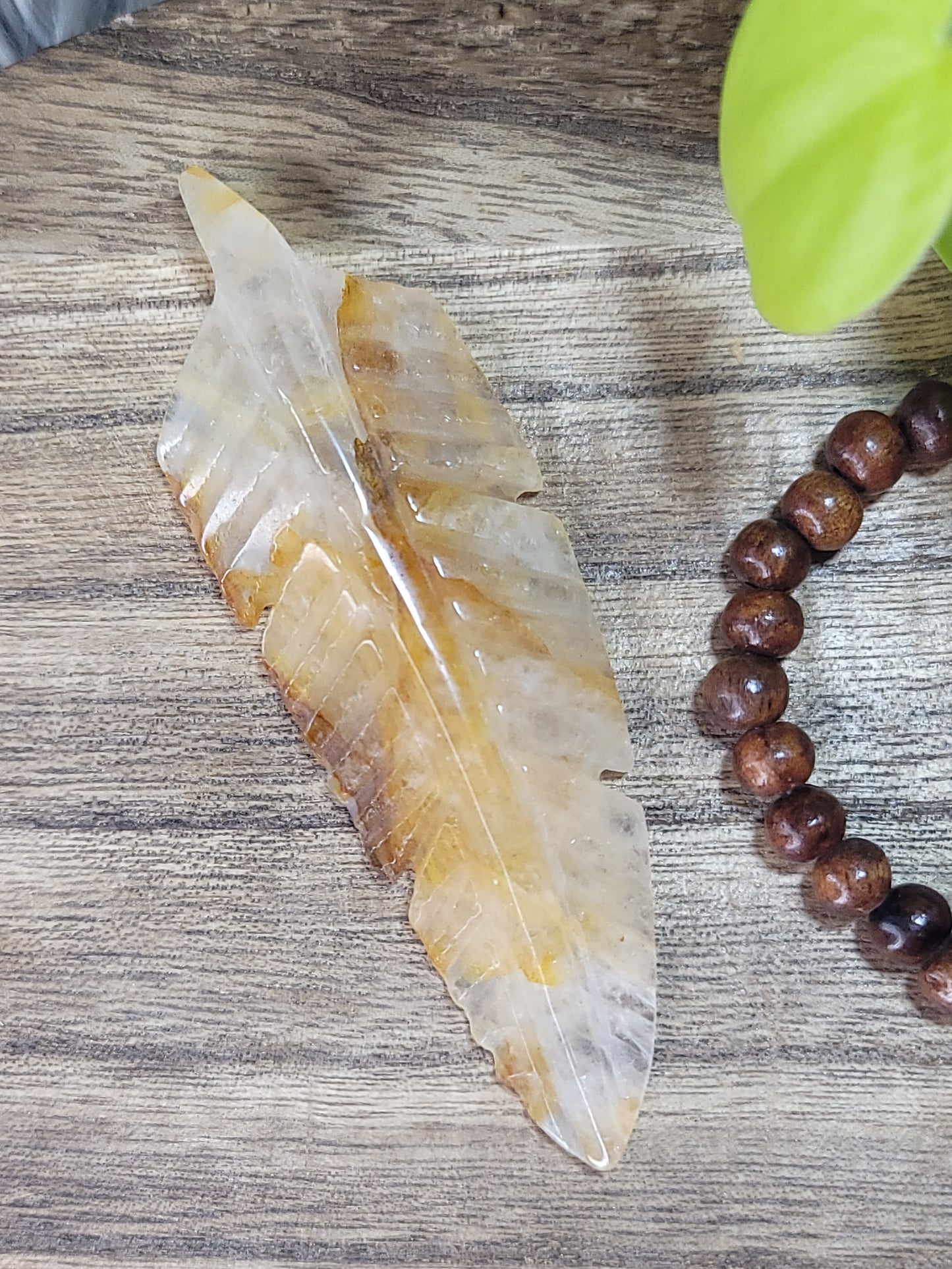 Carved Crystal Feather – Spiritual Release, Lightness & Energetic Rebirth