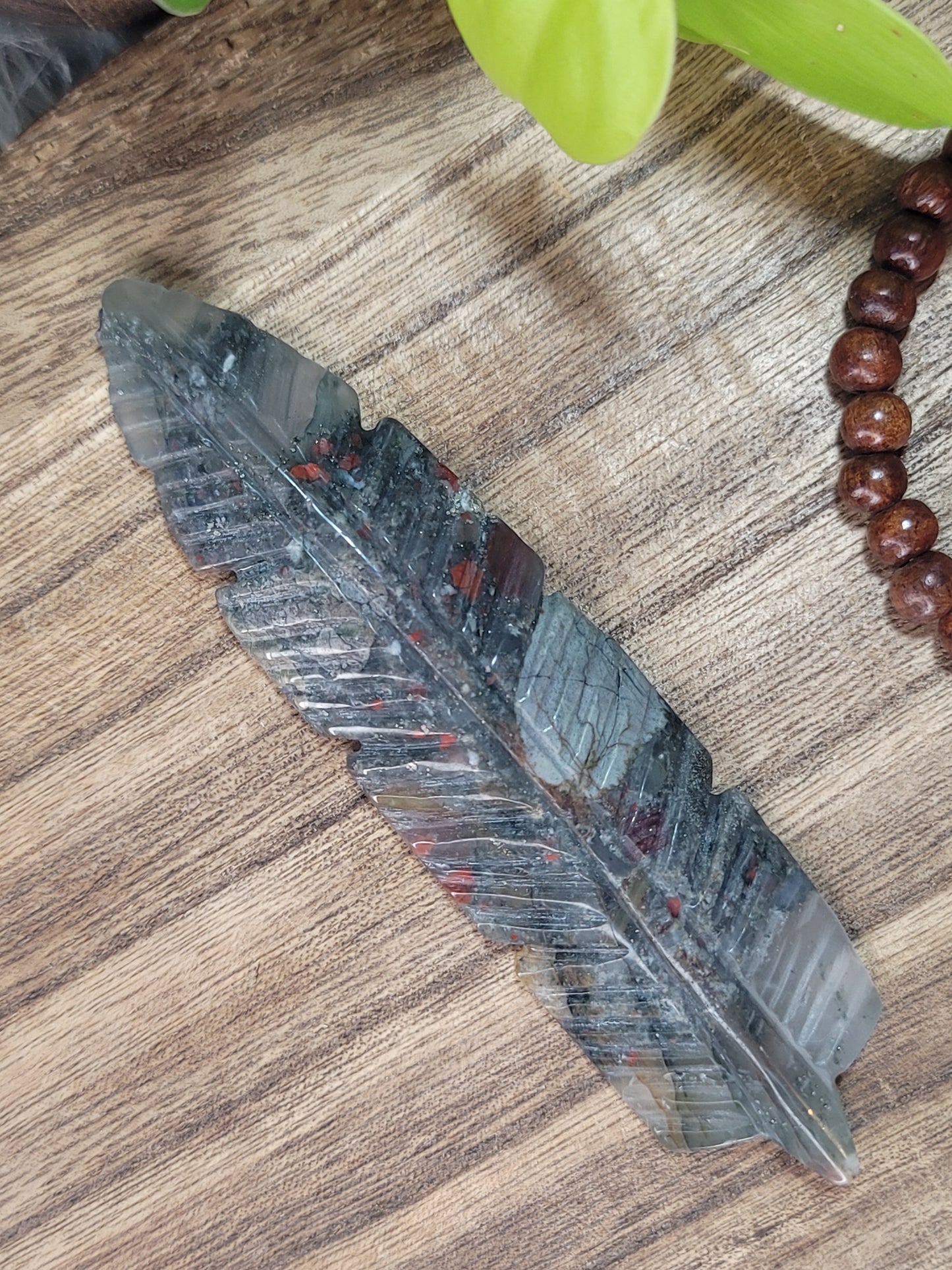 Carved Crystal Feather – Spiritual Release, Lightness & Energetic Rebirth
