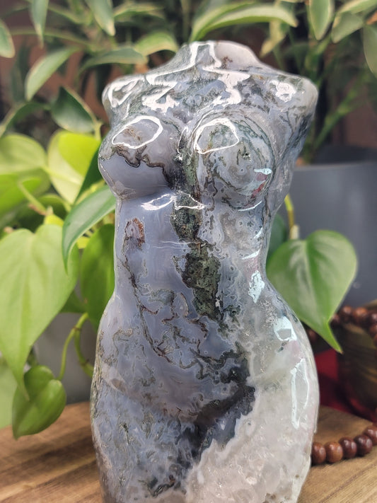 Moss Agate Goddess with Druzy & Quartz – Divine Feminine Power